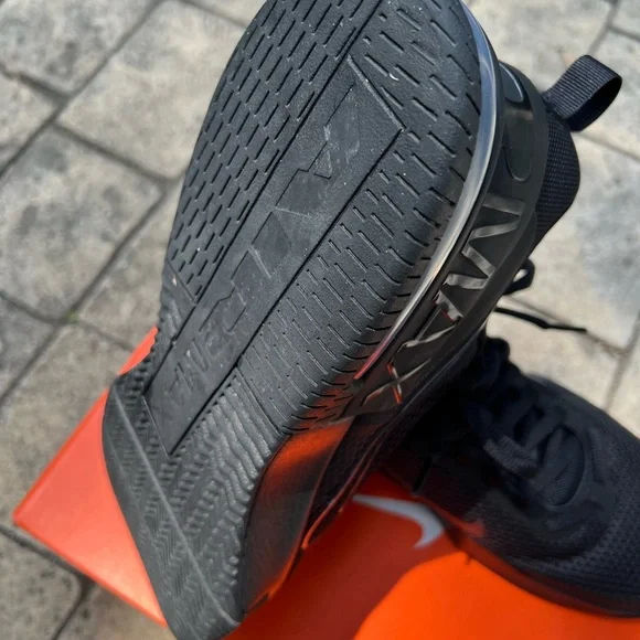 Nike Air Max Men's Black Sneakers - Picture 8 of 15